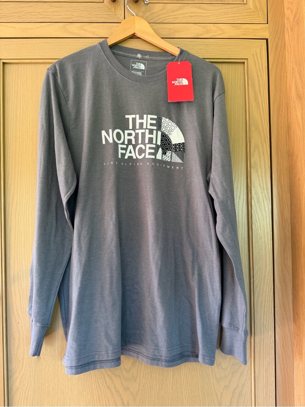 NWT The North Face Charcoal Graphic Logo Long Sleeve Scan Tee / Logo wear / LG